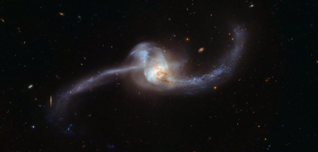 Hubble зробив неймовірний знімок злиття двох галактик
