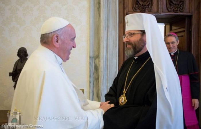 Папа Франциск запевнив, що молиться за Україну