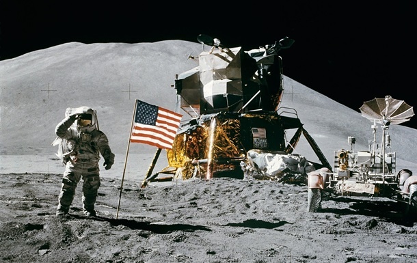 Місія "Аполлон" на Місяці