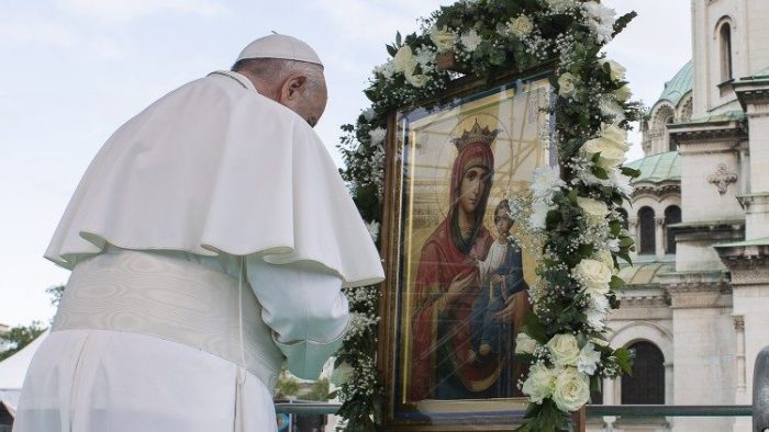 Папа Франциск ввірив світ під покров Діви Марії