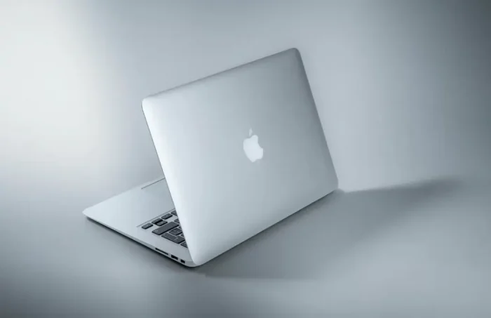 MacBook Air - совершенный ноутбук с ультра компактными размерами