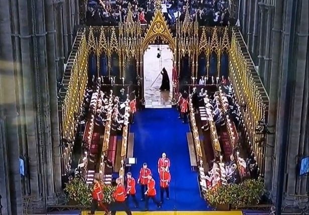 Церемонію коронації Чарльза ІІІ відвідала ...Смерть