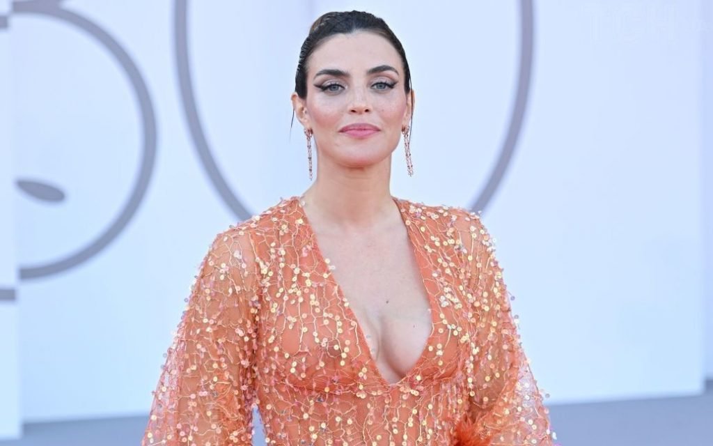 Італійська акторка показала свої груди і сідниці на кінофестивалі у Венеції