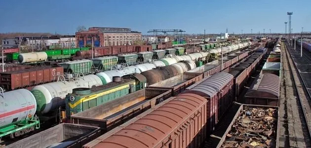 Хочуть знищити зброю: Росіяни б'ють по залізниці